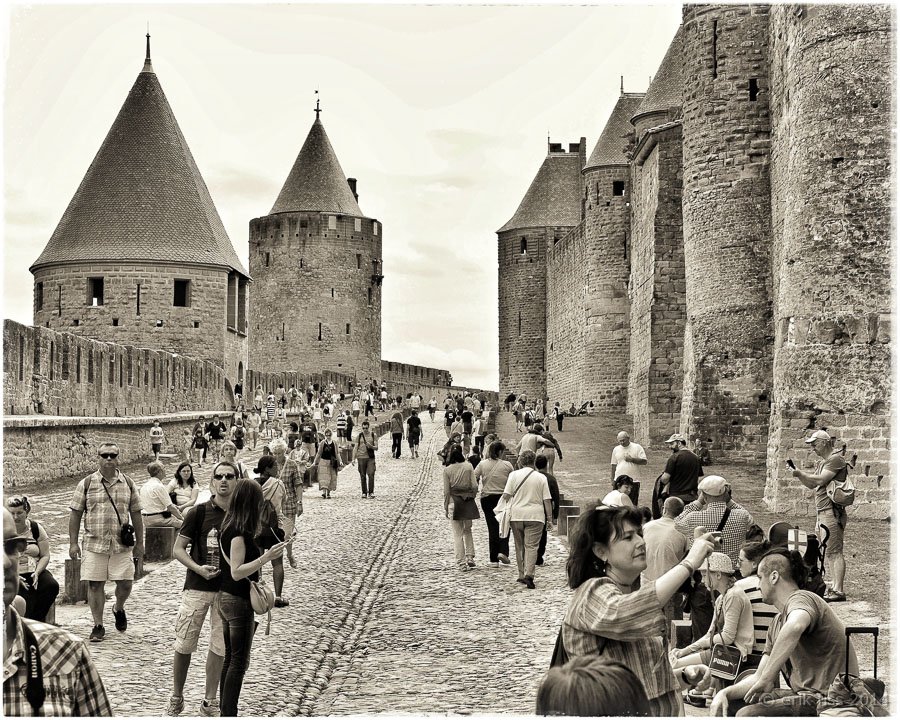 Carcassonne - click to continue