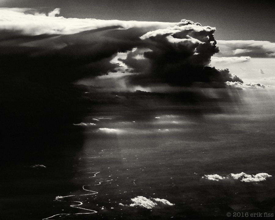 Flying around the thunderstorm - click to continue