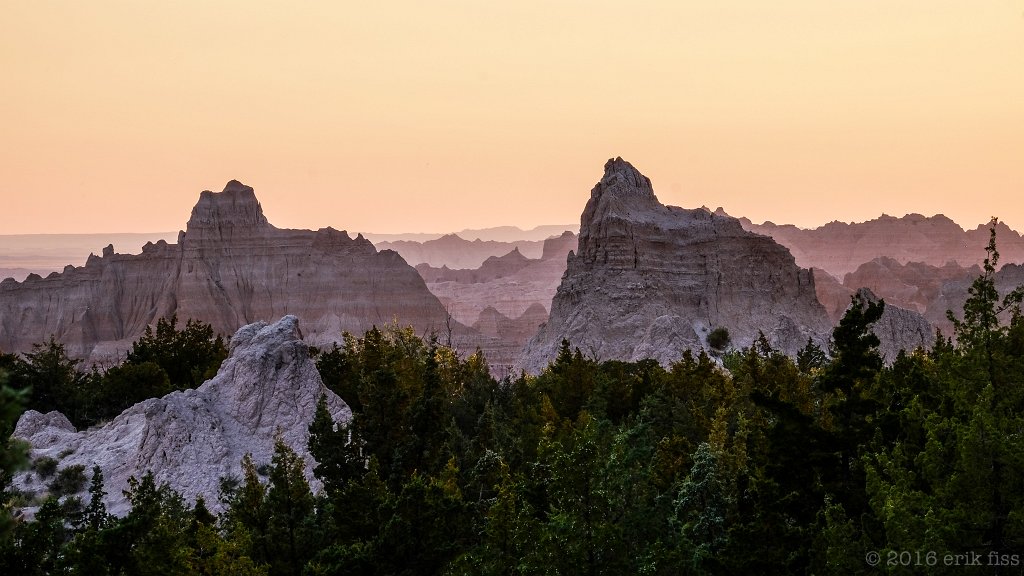 Badlands NP, South Dakota - click to continue