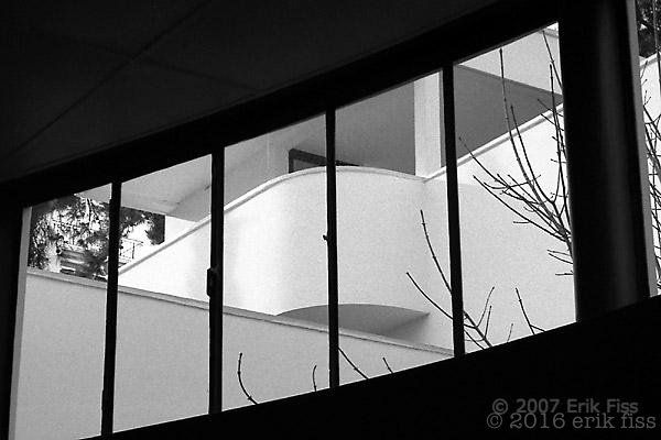 La Roche - Jeanneret 1 - click to continue