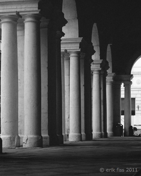 Basilica Palladiana - click to go back to thumbnails