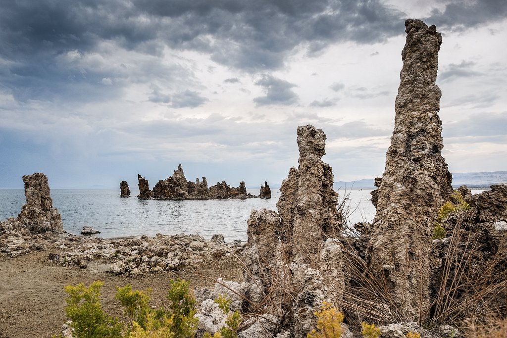 Mono Lake, South Tufas - click to continue